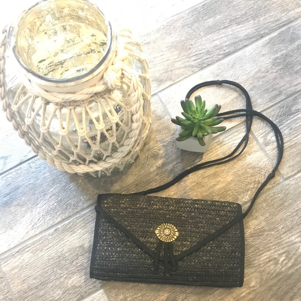 La Regale Woven Wicker Purse